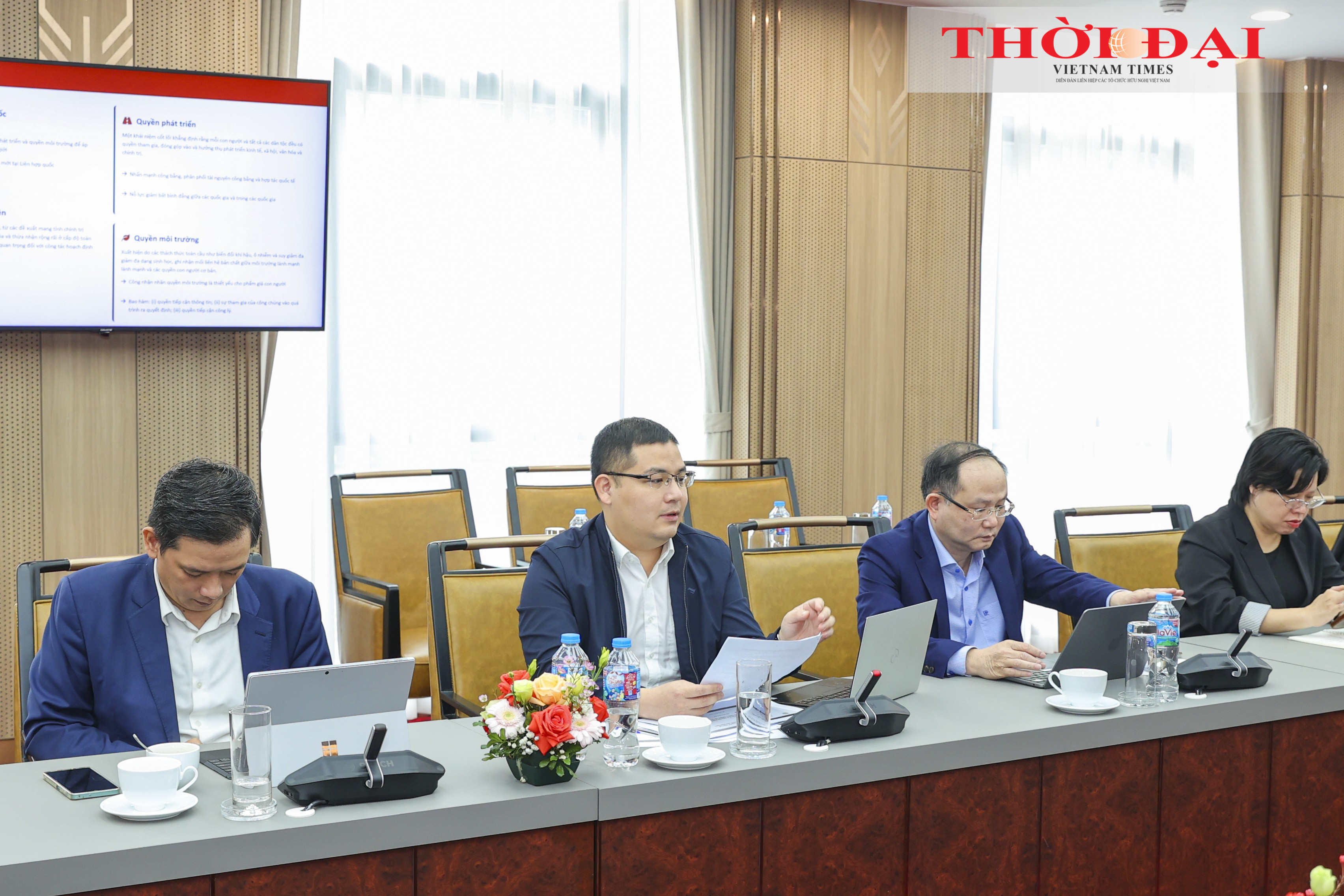 Caác đại biểu trao đổi và thảo luận tại Hội thảo. (Ảnh: Đinh Hòa)