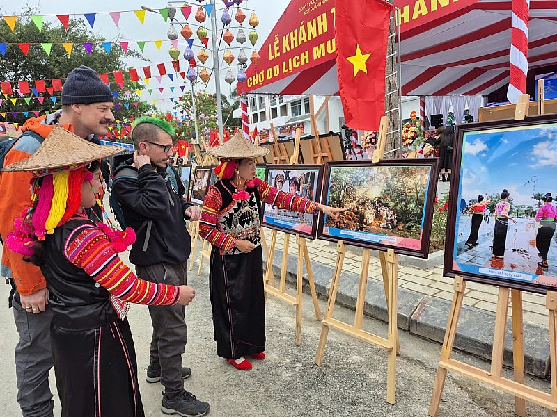 Triển lãm ảnh “Vẻ đẹp Việt Nam” kết nối tình thân ái nhân dân Việt Nam – Lào – Trung Quốc