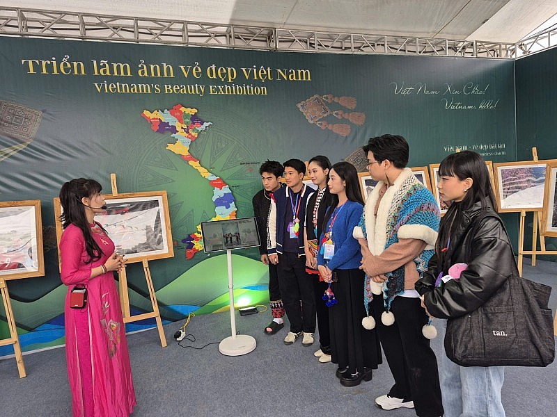 Triển lãm ảnh “Vẻ đẹp Việt Nam” kết nối tình thân ái nhân dân Việt Nam – Lào – Trung Quốc