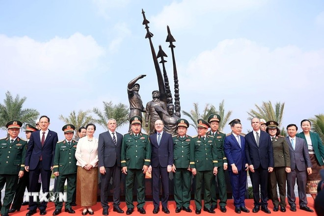 Khánh thành công trình Khu biểu tượng tình đoàn kết, hữu nghị và tri ân quốc tế