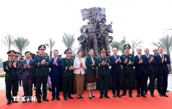Khánh thành công trình Khu biểu tượng tình đoàn kết, hữu nghị và tri ân quốc tế