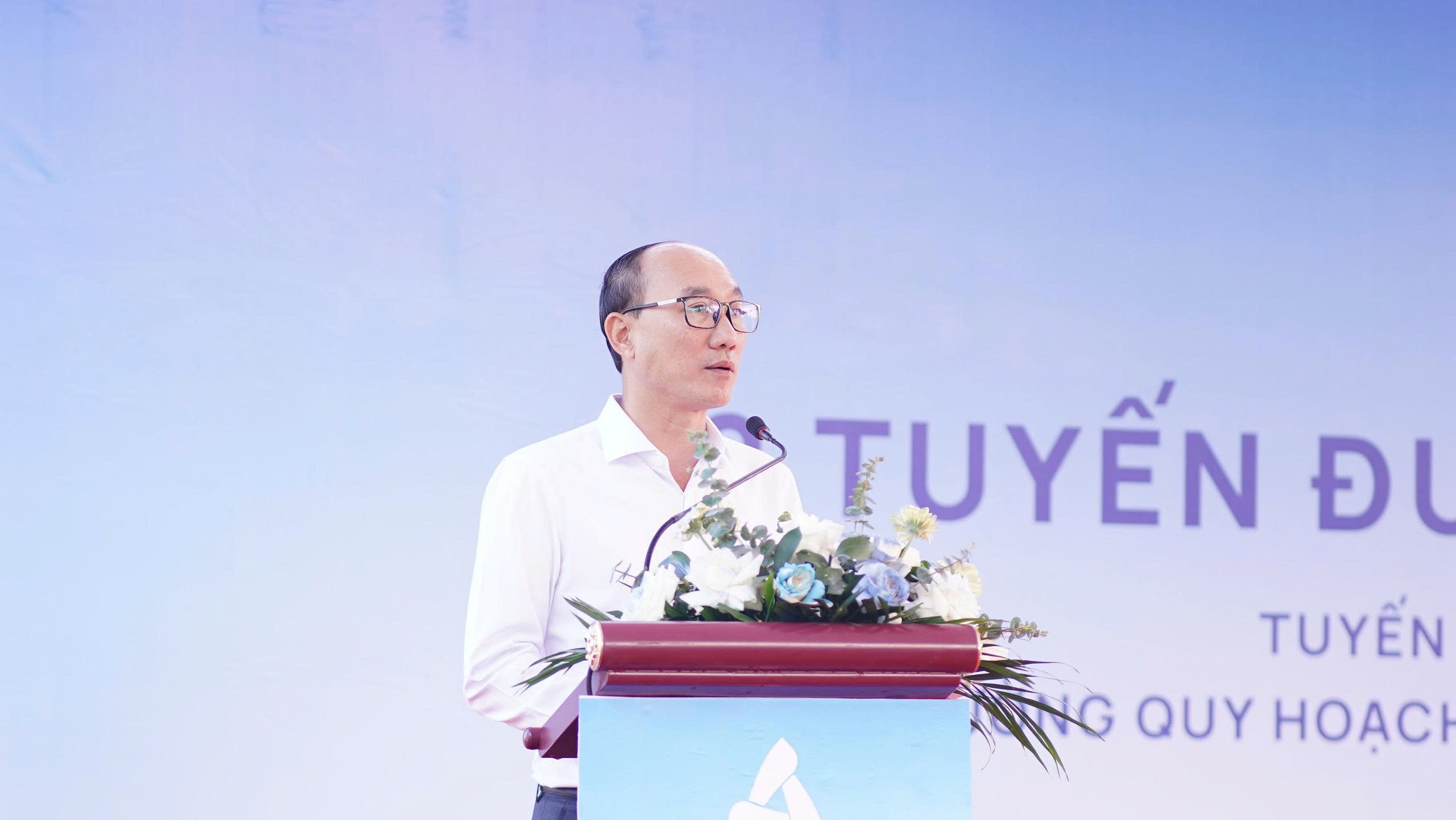 Ông Phạm Hải Bình - Phó Bí thư Đảng ủy, Chủ tịch UBND phường Vĩnh Hưng phát biểu tại Lễ khởi công