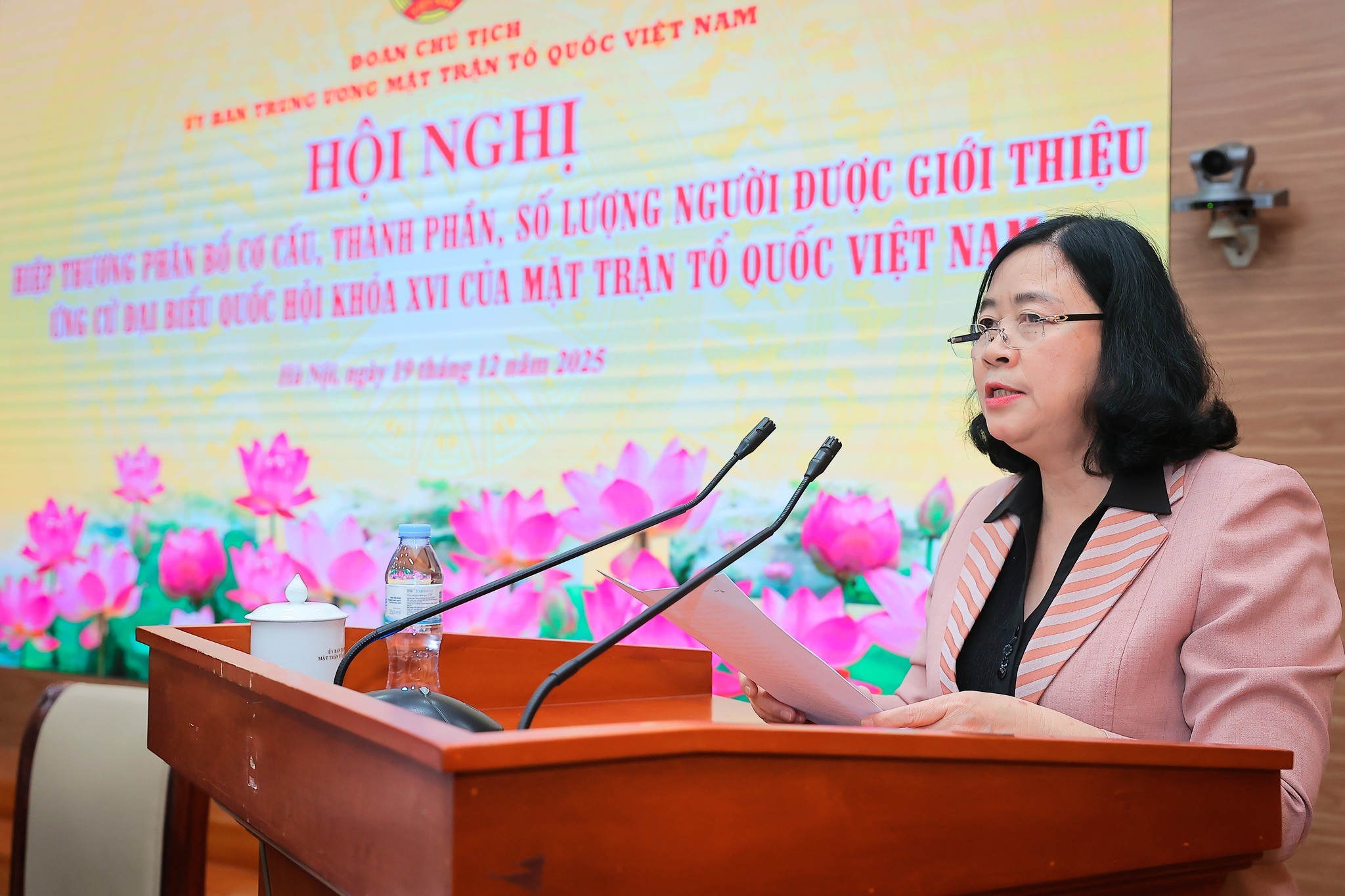 bà Bùi Thị Minh Hoài, Ủy viên Bộ Chính trị, Bí thư Trung ương Đảng, Chủ tịch Uỷ ban Trung ương MTTQ Việt Nam phát biểu tại Hội nghị. (Ảnh: Hoài Nam)