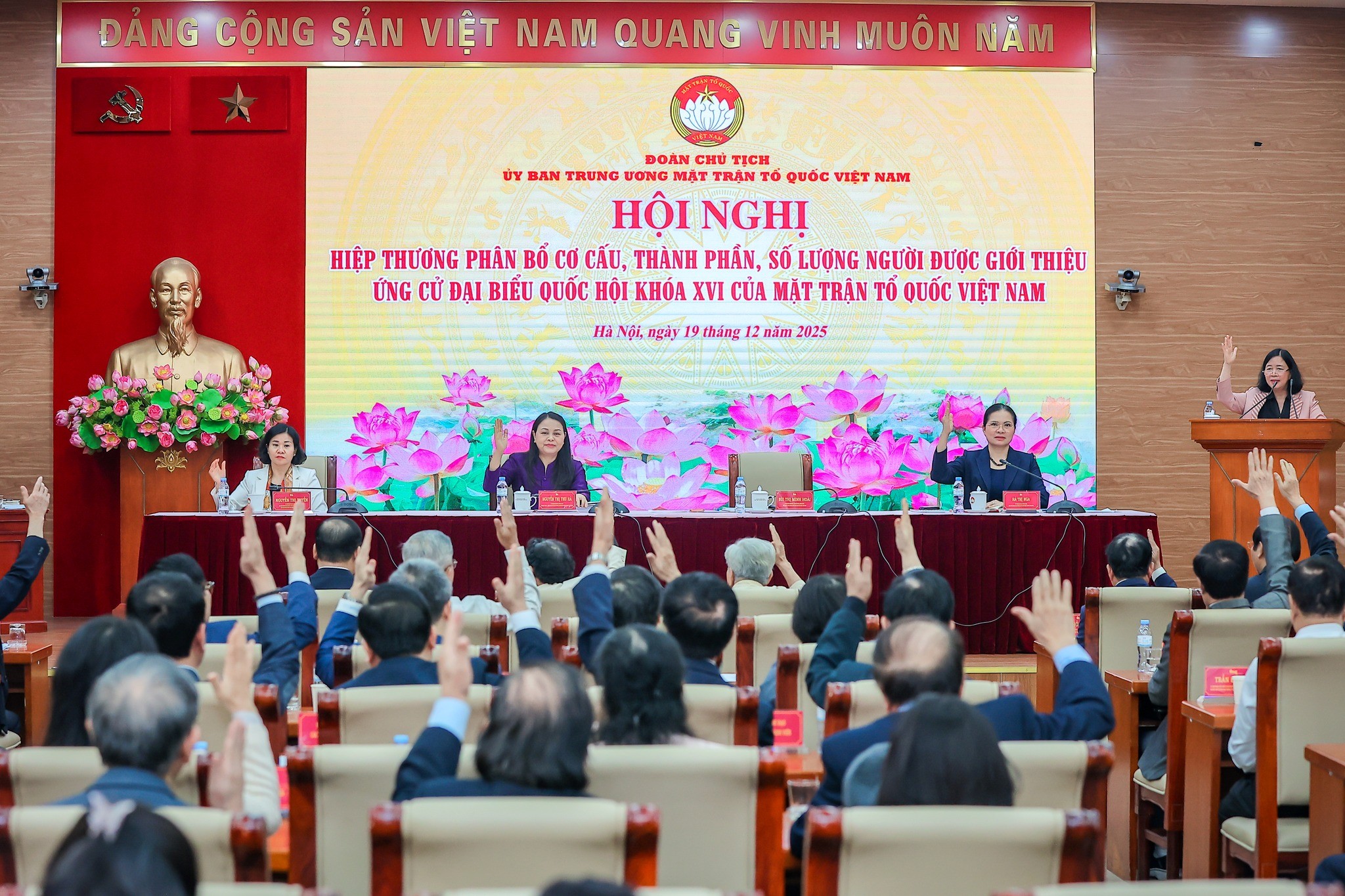 Đại biểu tham dự đã biểu quyết thống nhất phân bổ 25 đại biểu theo Tờ trình của Ban Thường trực Ủy ban Trung ương MTTQ Việt Nam 