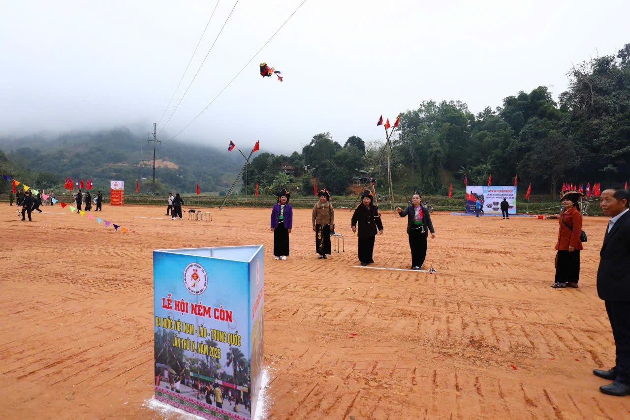 Thắm tình biên cương Việt Nam - Lào - Trung Quốc