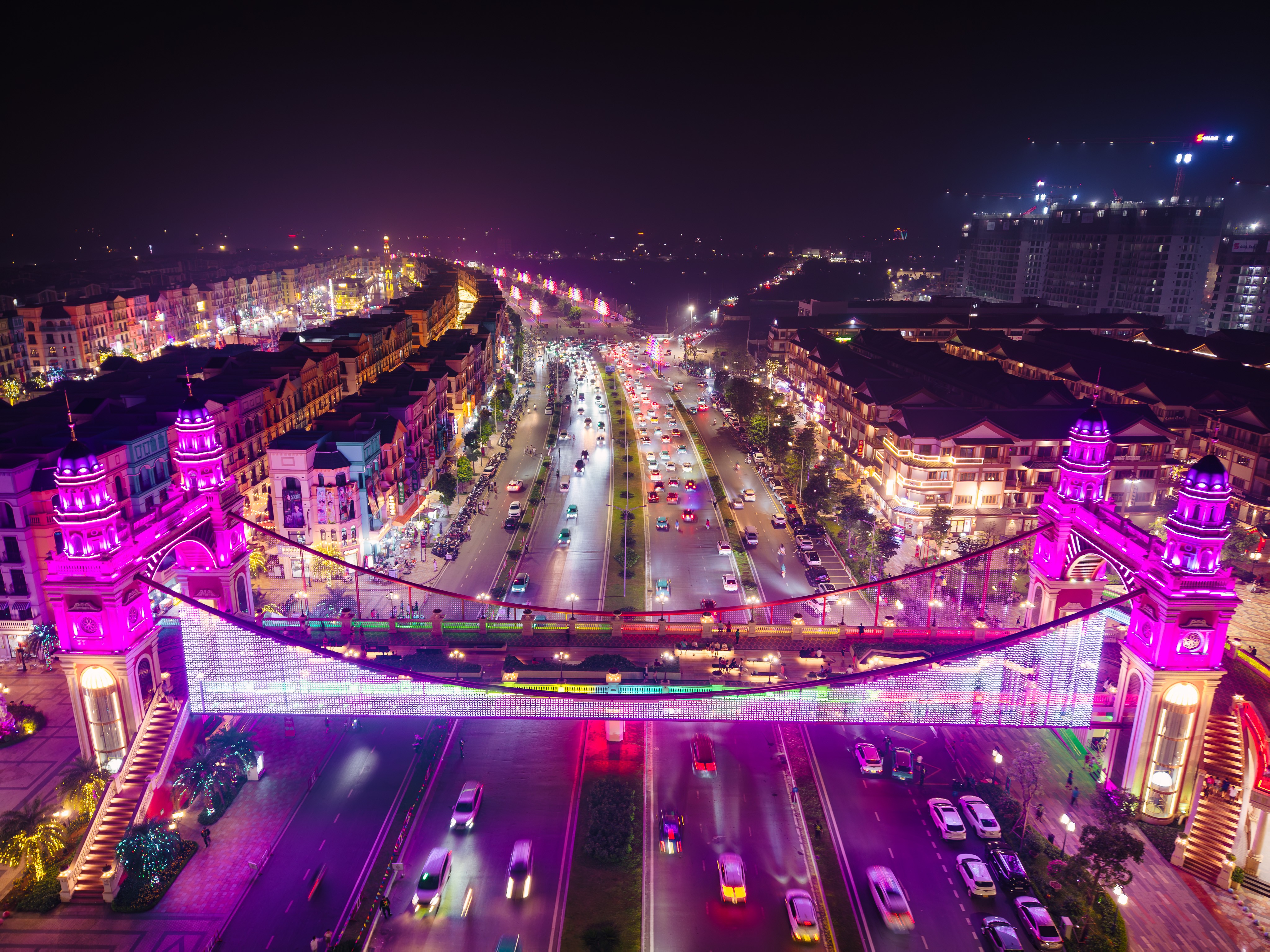 Đặc biệt, khi concert kết thúc, Ocean City không tắt đèn. Hệ sinh thái lưu trú, vui chơi, dịch vụ vẫn vận hành, cho phép khán giả nghỉ lại, tiếp tục tận hưởng ngày nghỉ cuối tuần. Với nhiều người trẻ, đây chính là lý do Ocean City được xem như điểm đến concert lý tưởng nhất hiện nay. 