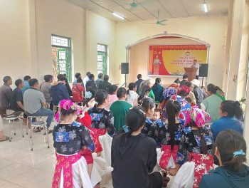 Già làng, trưởng bản, người có uy tín phát huy vai trò nòng cốt trong giảm nghèo