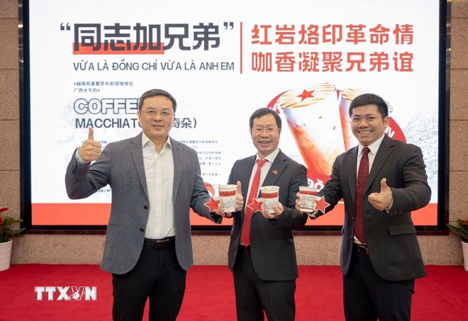 Bảo tàng Lịch sử cách mạng Hồng Nham phối hợp Tổng Lãnh sự quán Việt Nam tại Trùng Khánh ra mắt sản phẩm Càphê “Vừa là đồng chí vừa là anh em”
