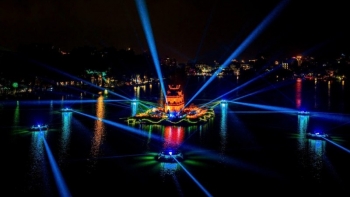 ha noi ruc ro khong gian anh sang nghe thuat don chao nam moi 2026