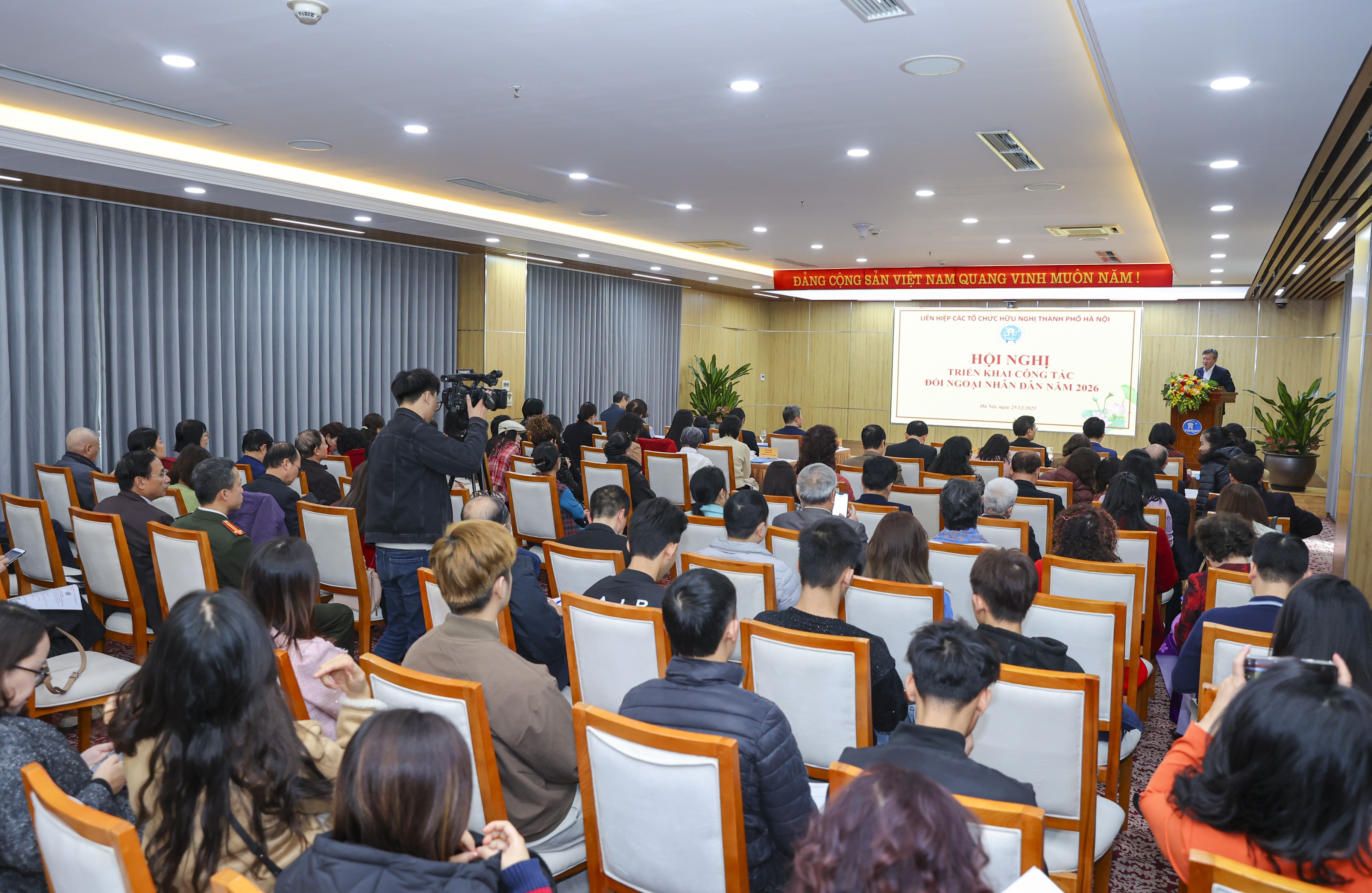 Chú trọng đào tạo cán bộ để nâng cao hiệu quả đối ngoại nhân dân Thủ đô