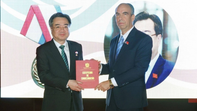 Nhà nước Cuba trao tặng Huân chương Hữu nghị cho ông Nguyễn Thanh Nghị