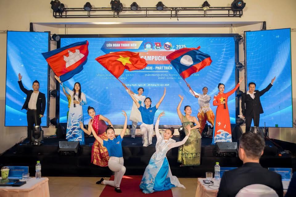 CổngMột tiết mục văn nghệ tại Liên hoan. (Ảnh: Trung ương Đoàn TNCS Hồ Chí Minh) CổngMột tiết mục văn nghệ tại Liên hoan. (Ảnh: Trung ương Đoàn TNCS Hồ Chí Minh)