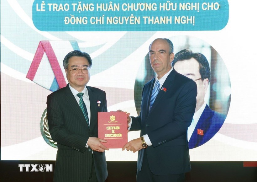 Nhà nước Cuba trao tặng Huân chương Hữu nghị cho ông Nguyễn Thanh Nghị