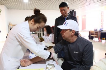 Hơn 40 công dân Cuba tại Việt Nam tham gia hiến máu tình nguyện