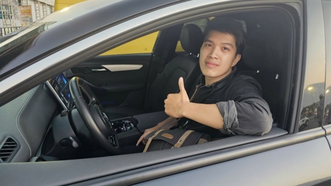 Lái thử xong, khách muốn “chốt” ngay xe điện VinFast tại VMS 2025