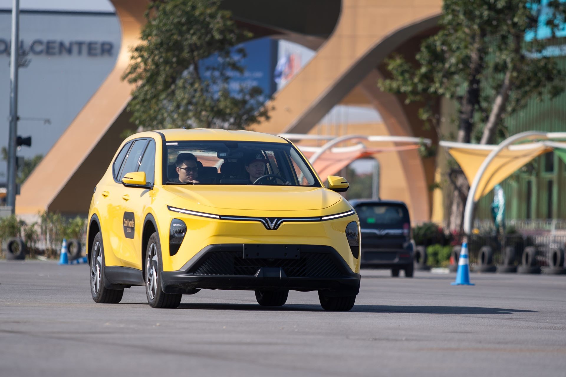 Nhiều khách hàng muốn lên đời xe điện sớm để tận dụng ưu đãi lớn dịp cuối năm của VinFast