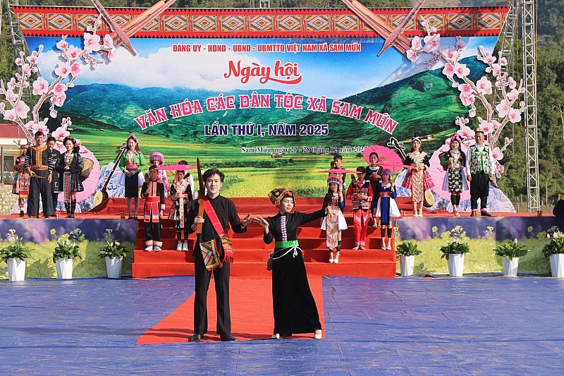 Tôn vinh văn hóa Mông tại Ngày hội Văn hóa các dân tộc xã Sam Mứn