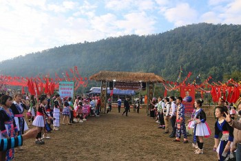 ton vinh van hoa mong tai ngay hoi van hoa cac dan toc xa sam mun