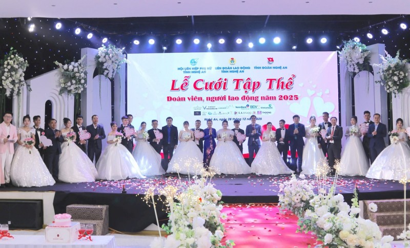 Nghệ An: Ấm áp lễ cưới tập thể của 11 cặp đôi người lao động