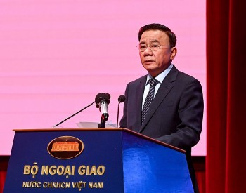 doi ngoai nhan dan la mot tru cot cua ngoai giao viet nam