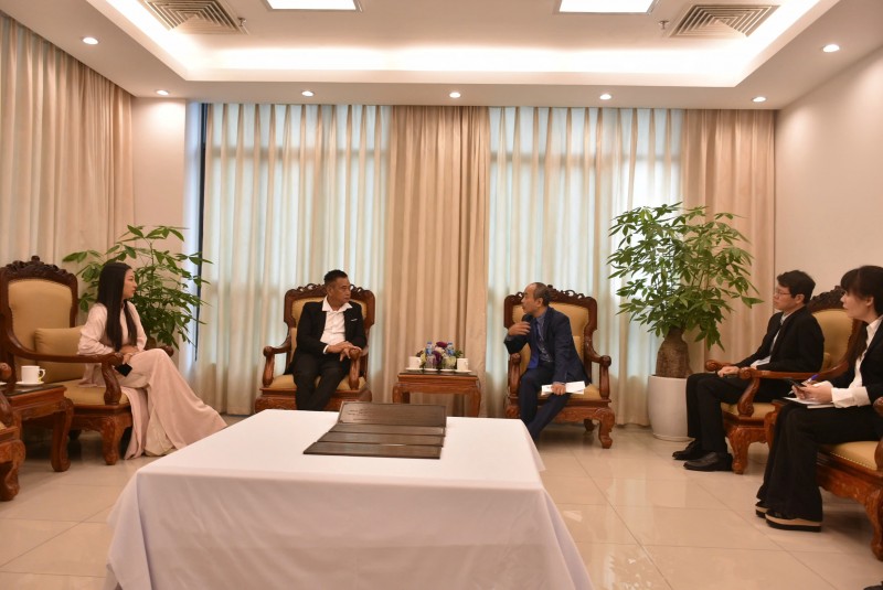 Trao Biển đồng gắn bia tưởng niệm những người Việt Nam đầu tiên đặt chân đến Tân Đảo (Vanuatu)