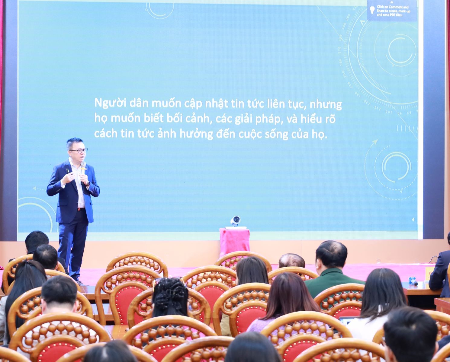 Lê Quốc Minh, Ủy viên Trung ương Đảng, Chủ tịch Hội Nhà báo Việt Nam, Tổng Biên tập Báo Nhân Dân báo cáo chuyên đề tại Hội nghị.