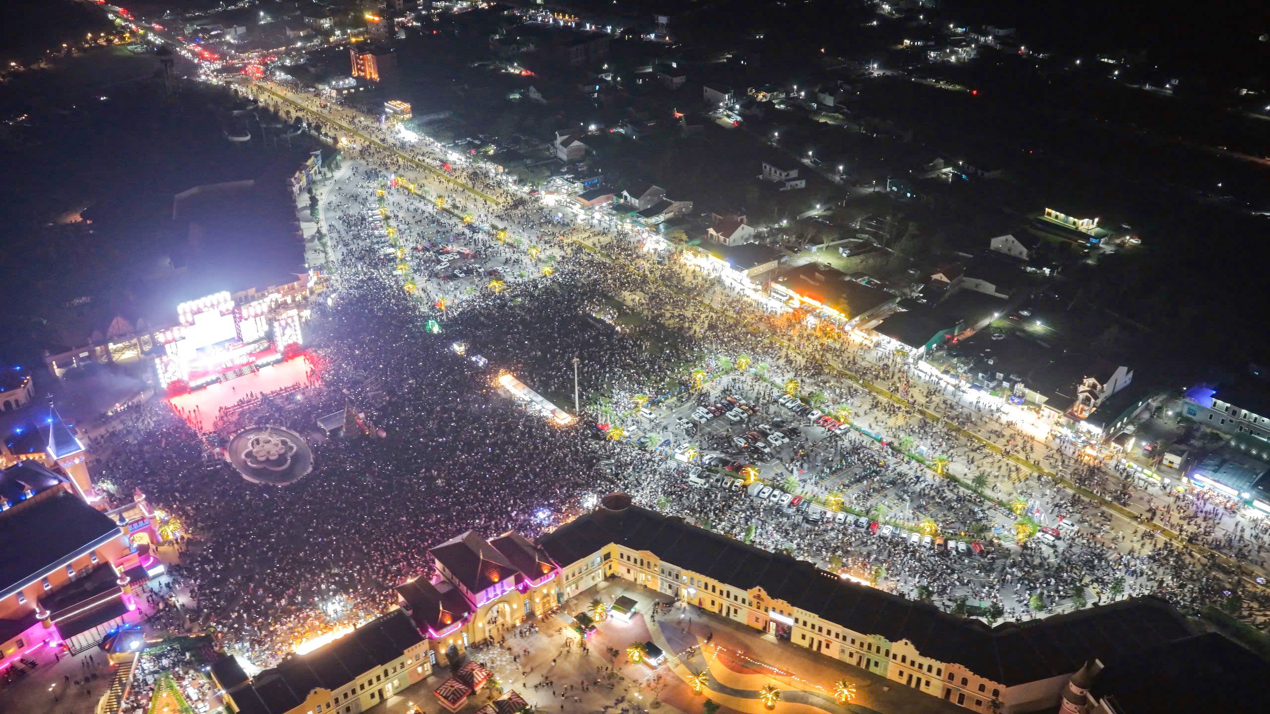 Đêm giao thừa rực rỡ trên bản đồ Việt Nam: “Thánh địa countdown họ Vin” vững vàng vị thế điểm đến quốc dân