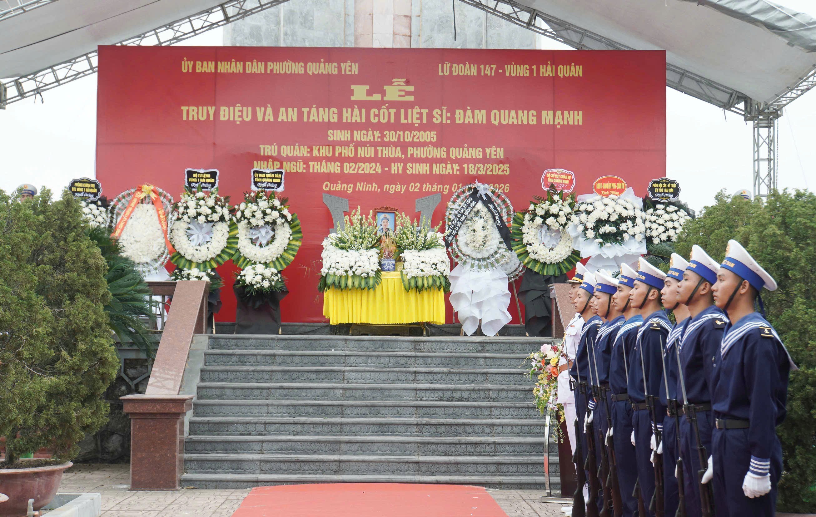 Trao Bằng Tổ quốc ghi công liệt sĩ Đàm Quang Mạnh anh dũng hi sinh tại quần đảo Trường Sa Trao Bằng Tổ quốc ghi công liệt sĩ Đàm Quang Mạnh anh dũng hi sinh tại quần đảo Trường Sa