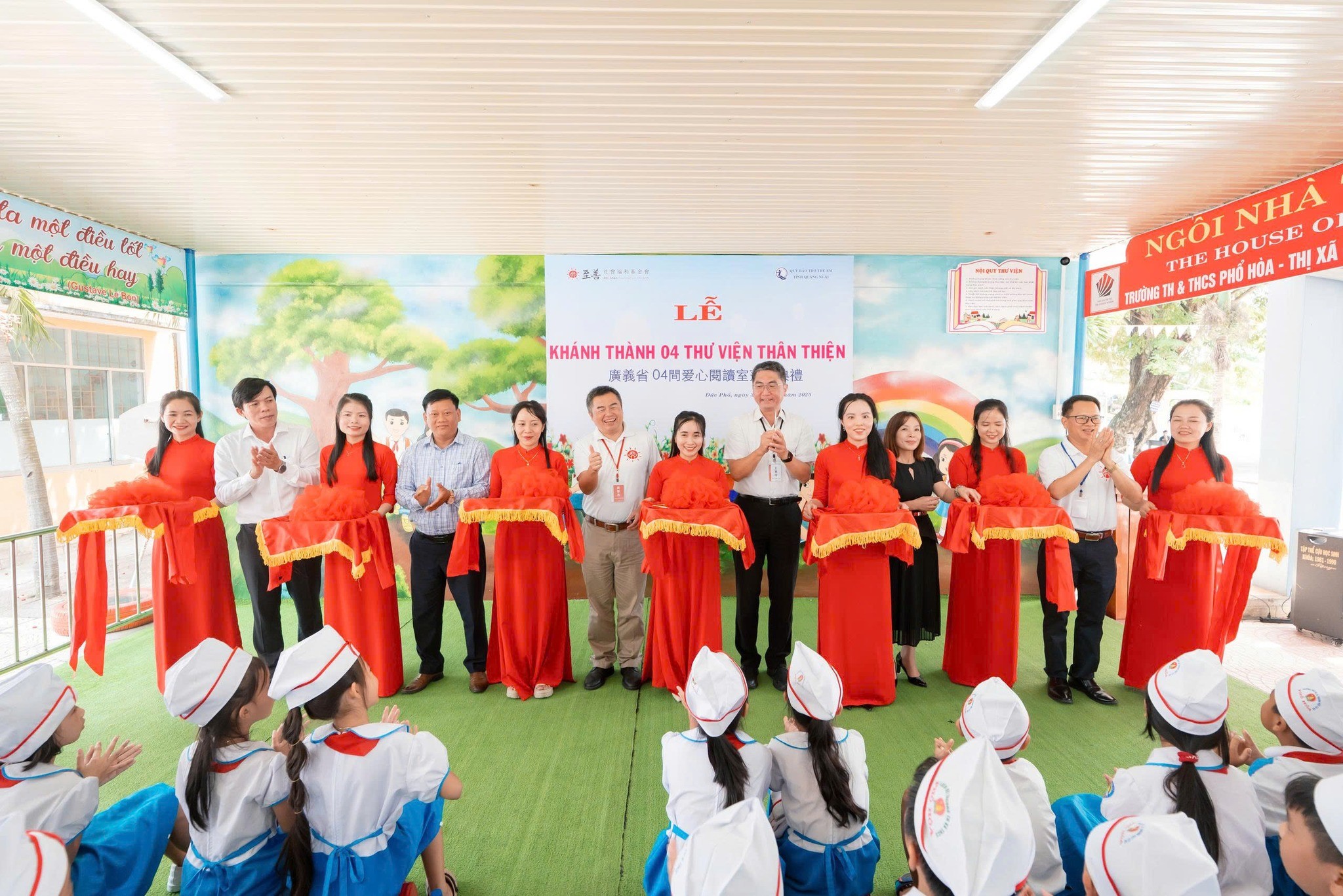 Lễ khánh thành thư viện thân thiện