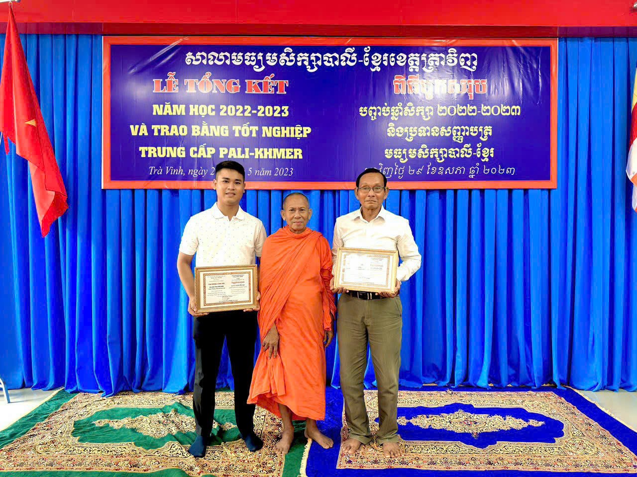 Mâm cơm tưởng niệm quân tình nguyện Việt Nam hy sinh tại Campuchia Mâm cơm tưởng niệm quân tình nguyện Việt Nam hy sinh tại Campuchia