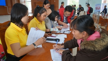 ho tro tien mat cho 825 ho gia dinh co tre em bi anh huong boi bao lu tai da nang