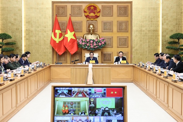 Thủ tướng Chính phủ Phạm Minh Chính chủ trì Hội nghị trực tuyến với các tỉnh, thành phố miền Trung về tình hình triển khai Hướng tới mục tiêu: ngày 15/01 không còn người dân nào không có nhà