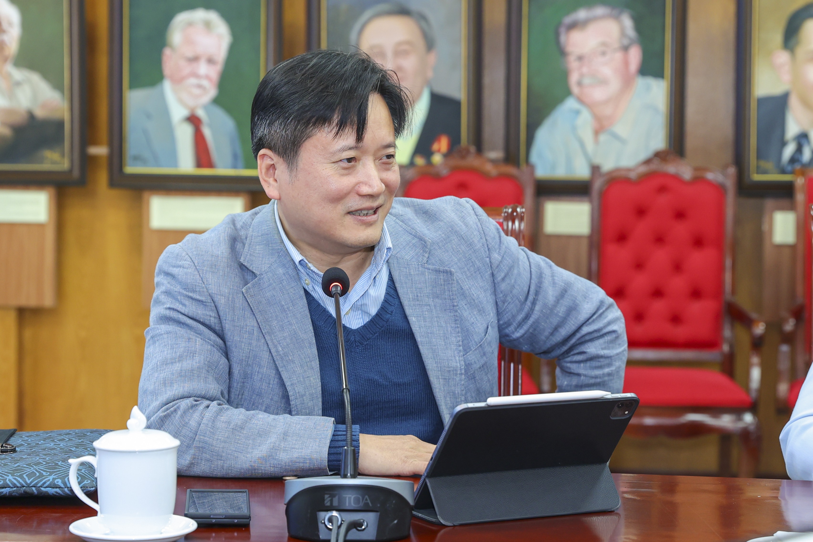 Tọa đàm những đặc điểm chính của tình hình thế giới năm 2025 và xu hướng năm 2026