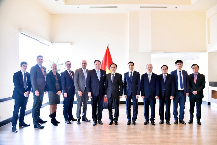 Trao Huân chương Hữu nghị cho Đại sứ Hoa Kỳ tại Việt Nam Marc Evans Knapper