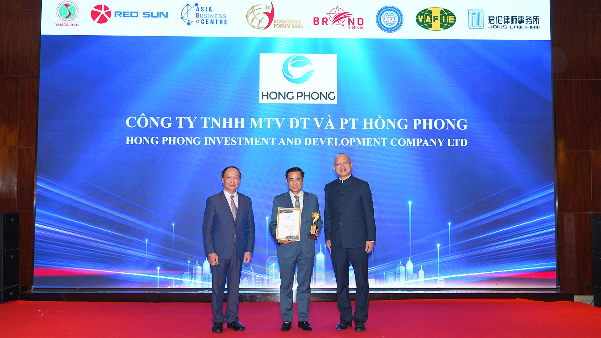 Hồng Phong Holdings tự hào được vinh danh tại Diễn đàn Kinh tế Châu Á  - Thái Bình Dương 2025