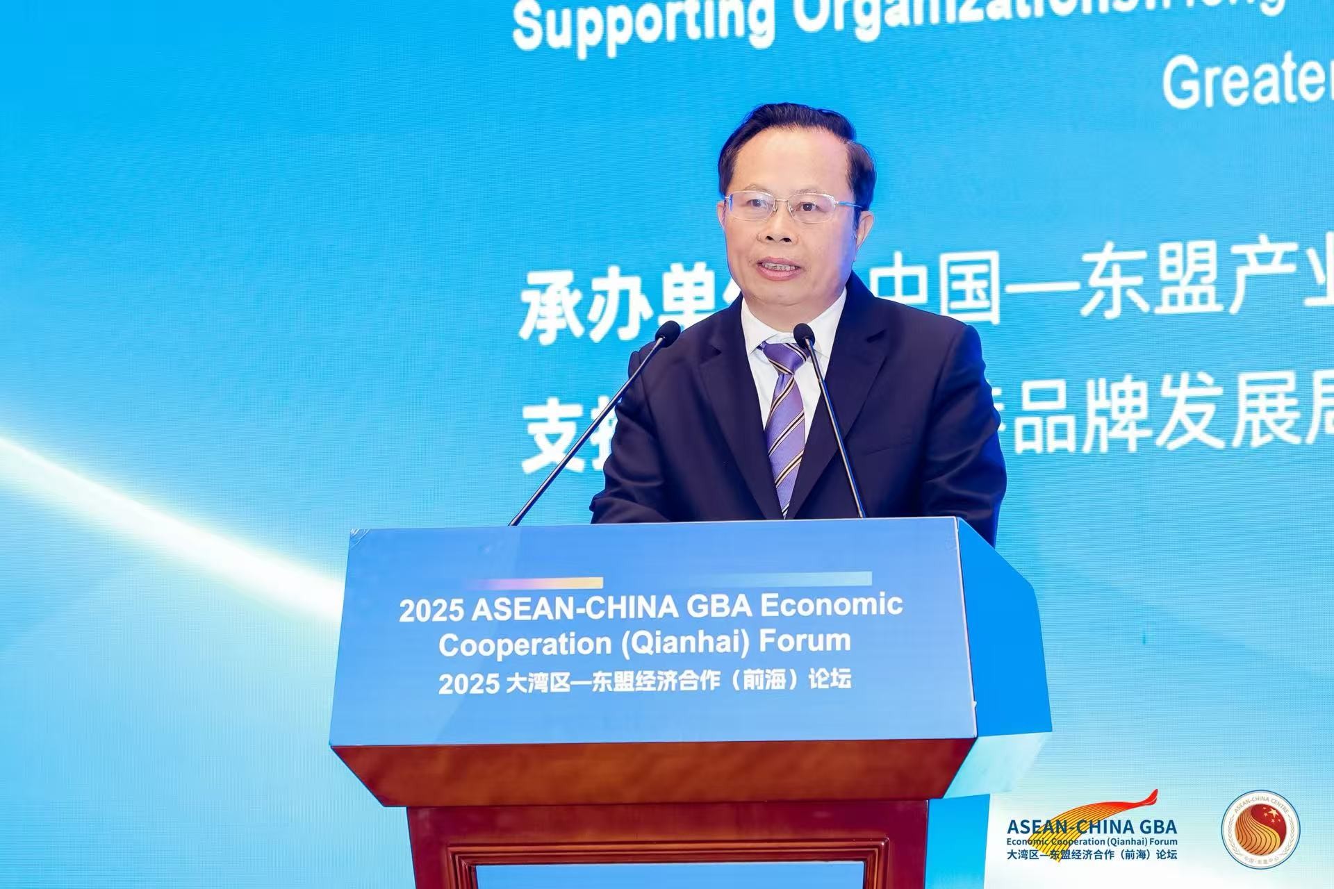 Chủ tịch Thường trực Hiệp hội xúc tiến hợp tác phát triển công nghiệp Trung Quốc - ASEAN Liêu Bân