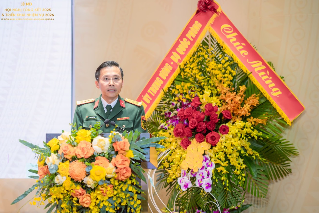 Ảnh: Đại tá Phạm Như Ánh - Phó Bí thư Đảng ủy, Tổng giám đốc MB phát biểu đáp từ