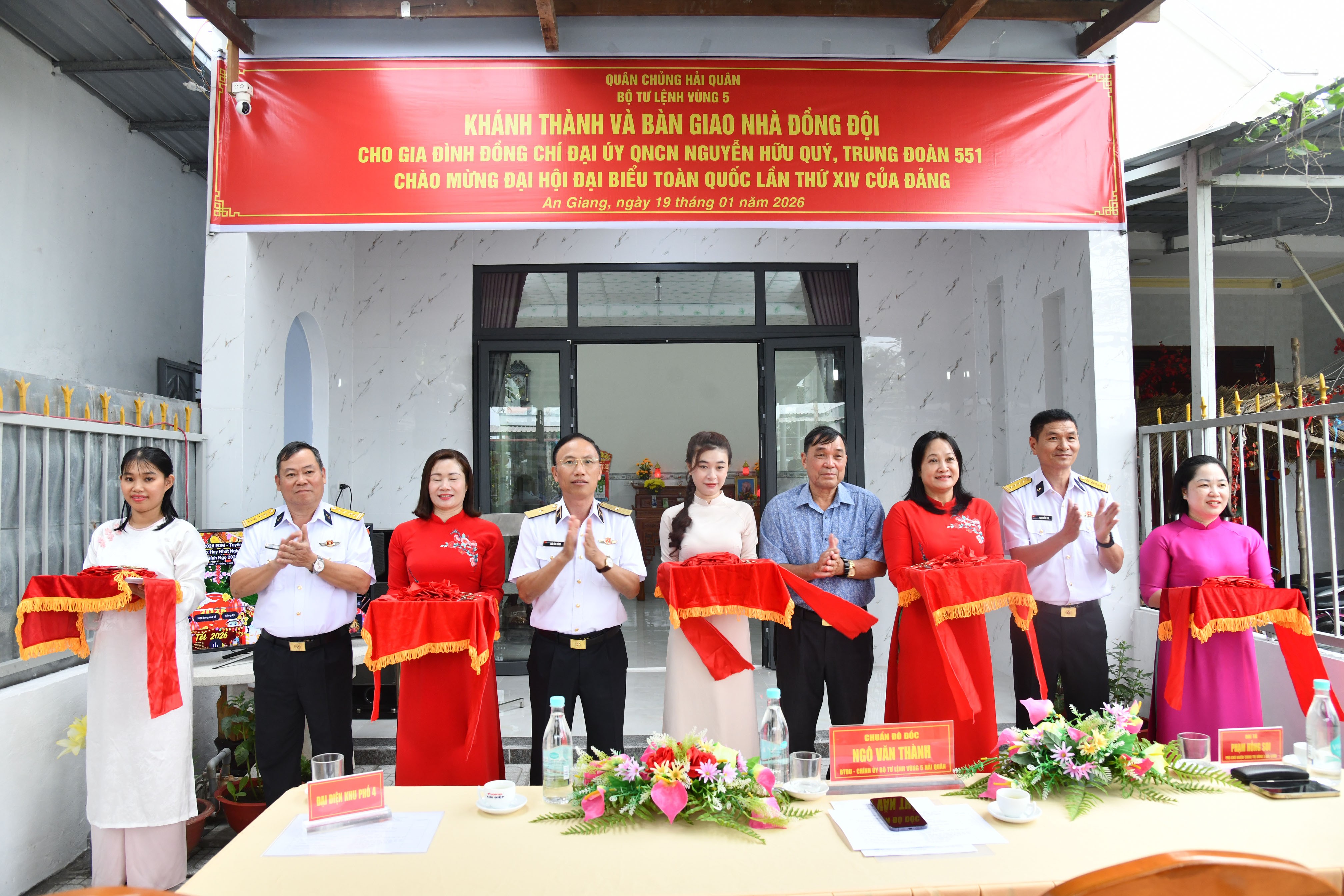 Bộ Tư lệnh Vùng 5 Hải quân bàn giao nhà đồng đội