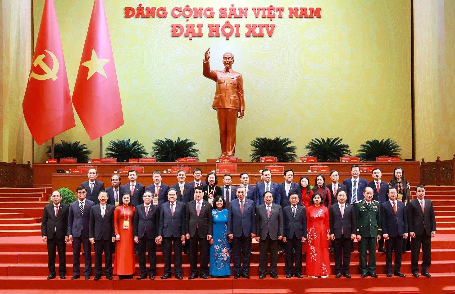 Lãnh đạo Đảng, Nhà nước chụp ảnh lưu niệm với Đoàn đại biểu Đảng bộ Mặt trận Tổ quốc, các đoàn thể Trung ương dự Đại hội XIV của Đảng. Ảnh: TTXVN