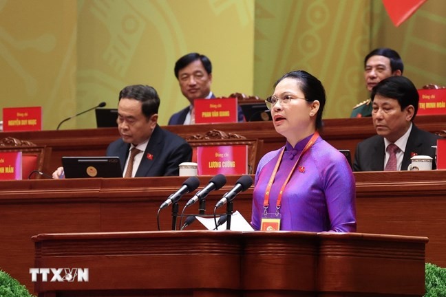  Đồng chí Hà Thị Nga, Ủy viên Trung ương Đảng, Phó Bí thư Thường trực Đảng ủy Mặt trận Tổ quốc, các đoàn thể Trung ương, Phó Chủ tịch - Tổng Thư ký Ủy ban Trung ương Mặt trận Tổ quốc Việt Nam trình bày tham luận tại Đại hội. (Ảnh: TTXVN)
