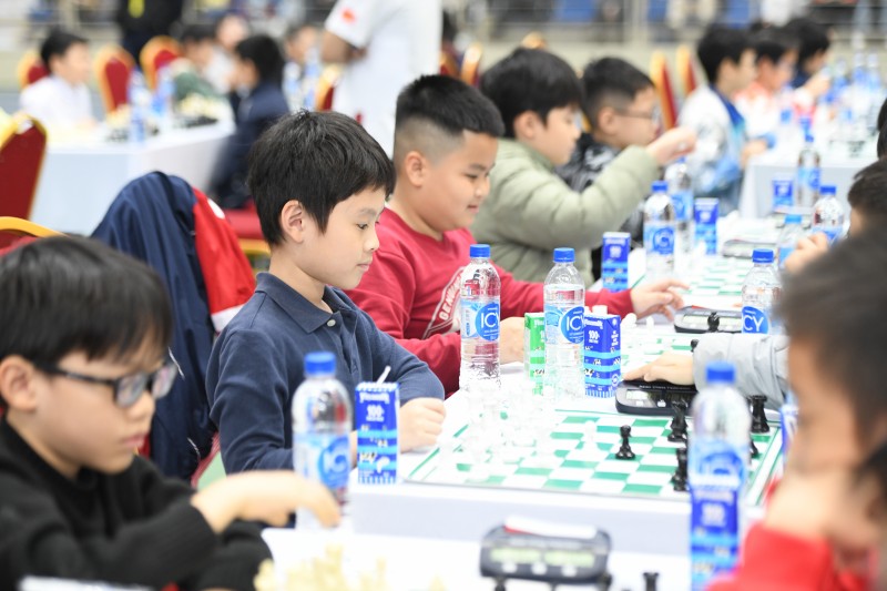 Ảnh 2A, 2B, 2C hoặc 2D: Môn cờ vua đang phát triển mạnh tại các địa phương nhờ khả năng rèn luyện tư duy, sự tập trung và bản lĩnh cho trẻ nhỏ từ sớm (Ảnh: TNTP&NĐ).