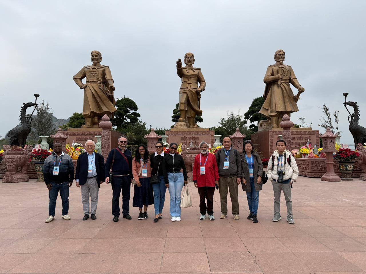 Giới thiệu tới các nhà báo quốc tế về truyền thống của dân tộc Việt Nam