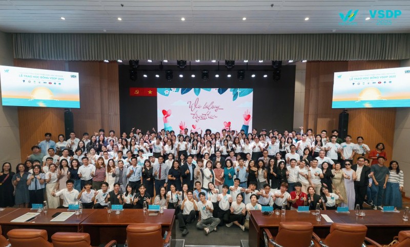 VietHope viện trợ 163 suất học bổng cho học sinh, sinh viên có hoàn cảnh khó khăn tại Huế