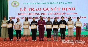 dong thap khen thuong phu nu sinh du 2 con truoc 35 tuoi