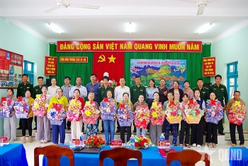 “Xuân Biên phòng – Ấm lòng dân bản”: Mang Tết đến khu vực biên giới biển Cà Ná