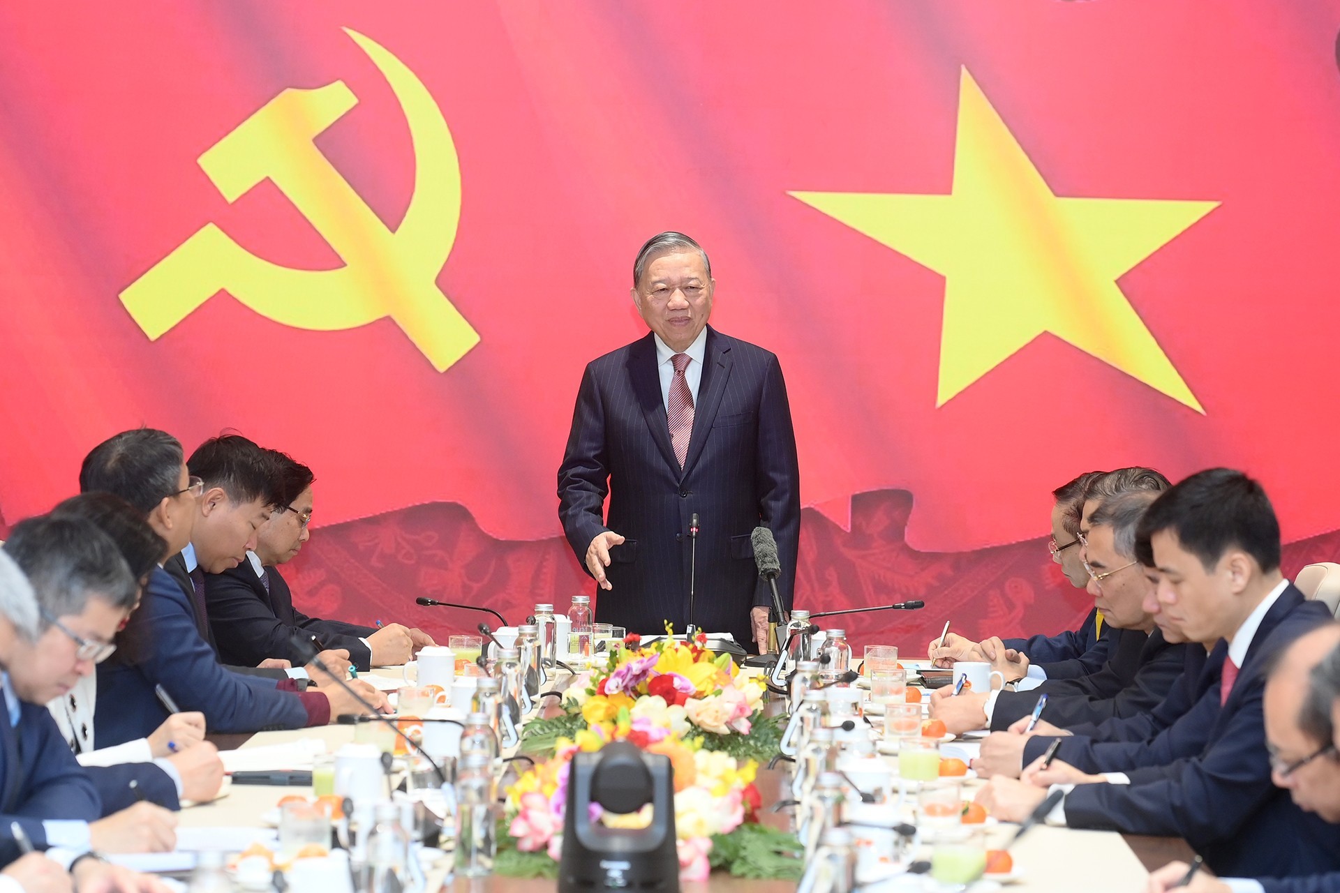 Tổng Bí thư Tô Lâm làm việc với các Đại sứ, Trưởng cơ quan đại diện Việt Nam tại nước ngoài