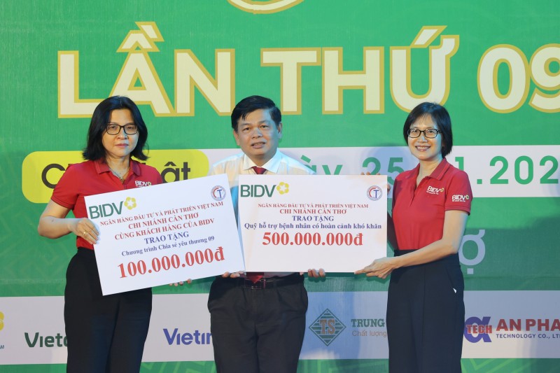 “Chia sẻ yêu thương” lần thứ 9: Gây quỹ hơn 2,4 tỷ đồng hỗ trợ bệnh nhân khó khăn