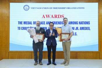 Ghi nhận đóng góp của 2 giáo viên Trường THPT George trong thúc đẩy giao lưu nhân dân Việt - Mỹ