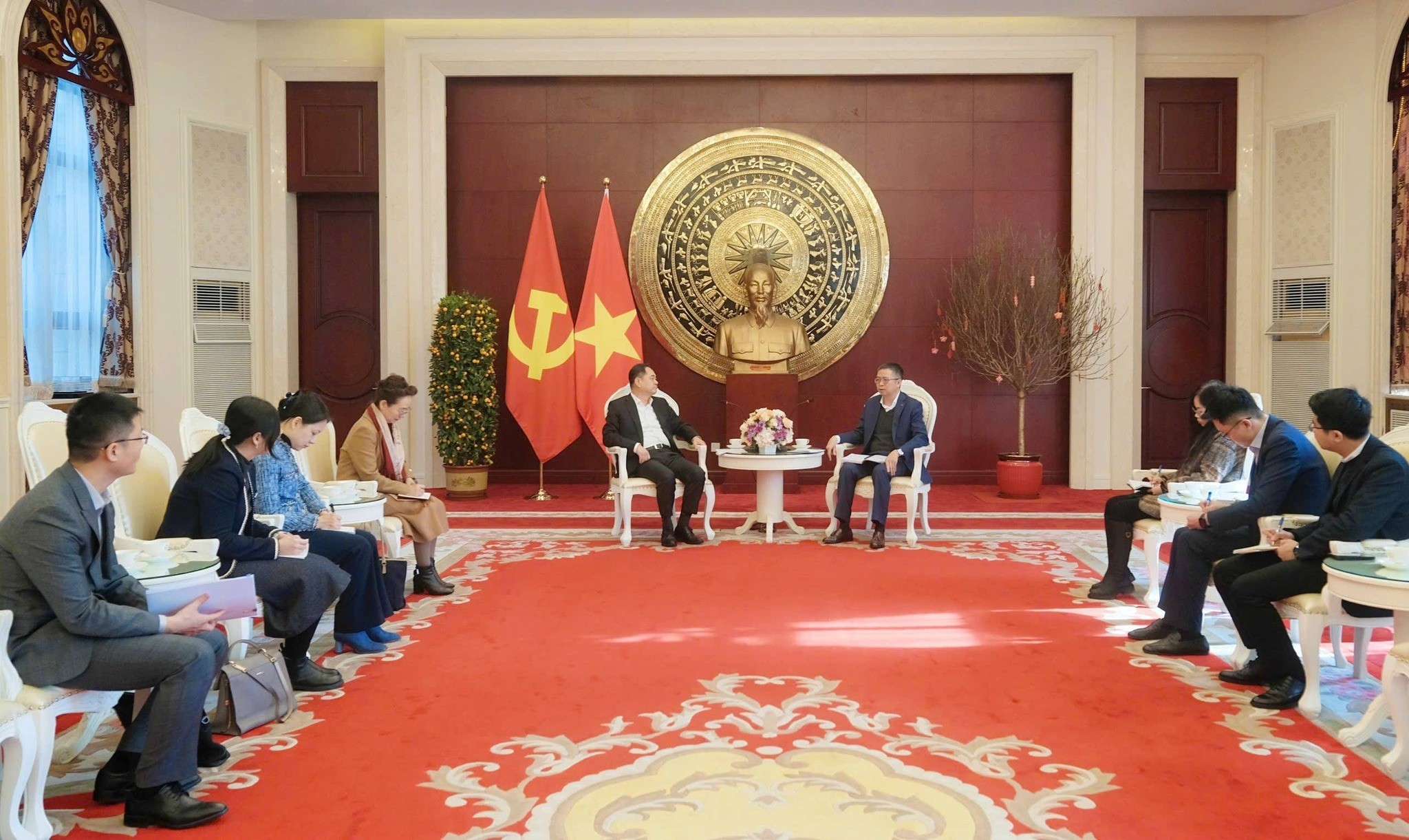 Đại sứ Việt Nam tại Trung Quốc Phạm Thanh Bình tiếp Hội trưởng Hội Hữu nghị đối ngoại nhân dân Trung Quốc Dương Vạn Minh