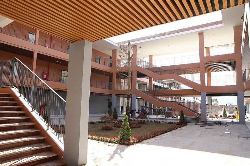 Trường liên cấp đầu tiên của cả nước mở cánh cửa học tập nơi cực Tây Tổ quốc Trường liên cấp đầu tiên của cả nước mở cánh cửa học tập nơi cực Tây Tổ quốc